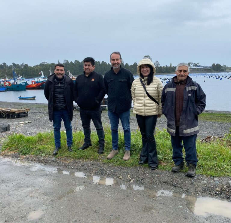 Consejeros abordan necesidades de mitilicultores de Calbuco y evalúan alternativas para apoyar infraestructura de desembarque