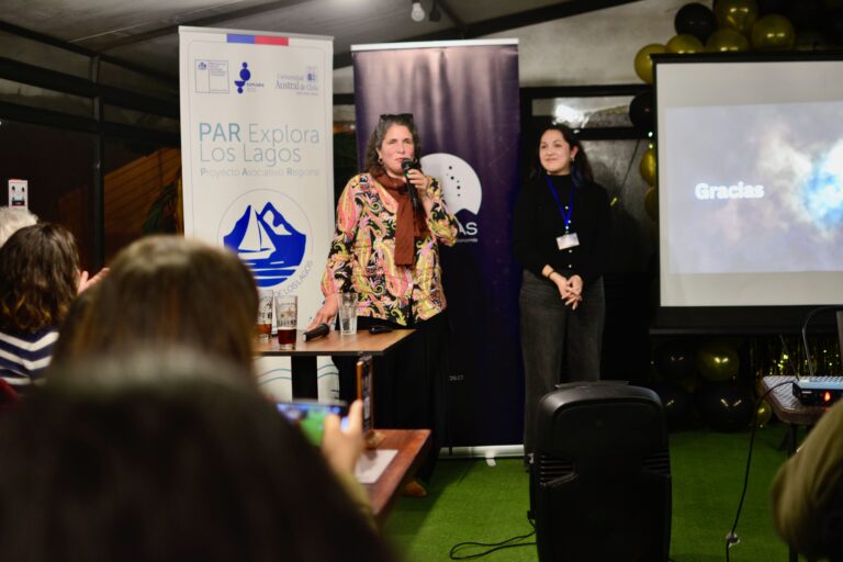 Café Científico de Puerto Montt se llenó de misterios cósmicos