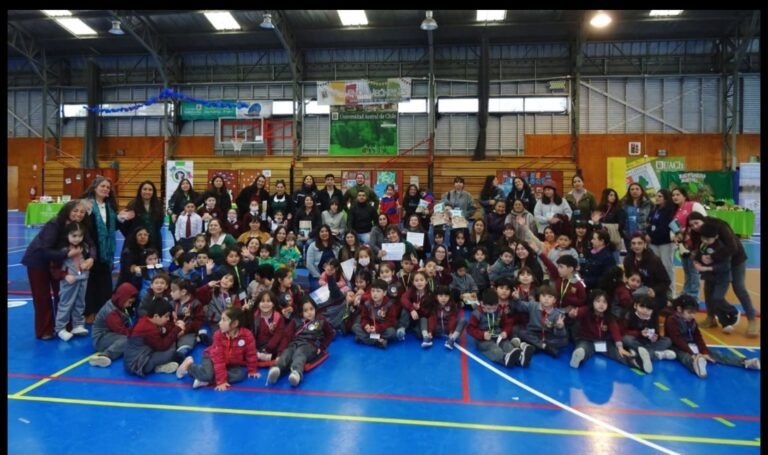 Más de 200 estudiantes y educadores participaron en la jornada que reunió a escuelas, liceos, colegios y jardines infantiles en la UACh Sede Puerto Montt