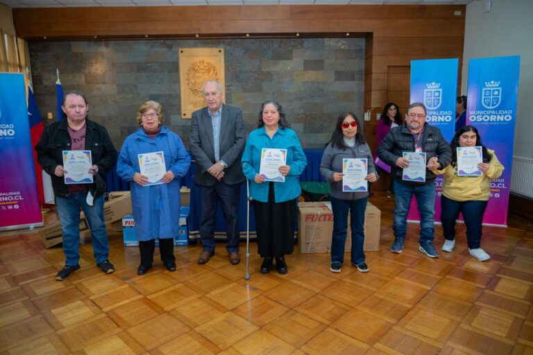 Municipio de Osorno entregó fondo EMPRENDIS 2025 a personas con discapacidad