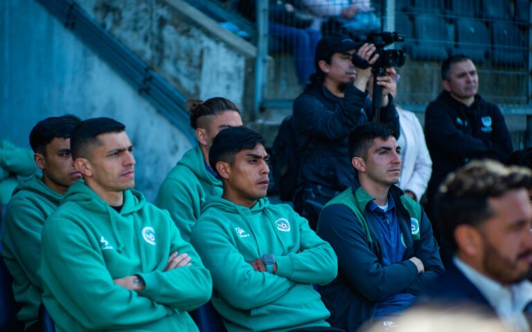 Mindep e IND entregaron recursos para la conservación de la cancha del Estadio Chinquihue en Puerto Montt