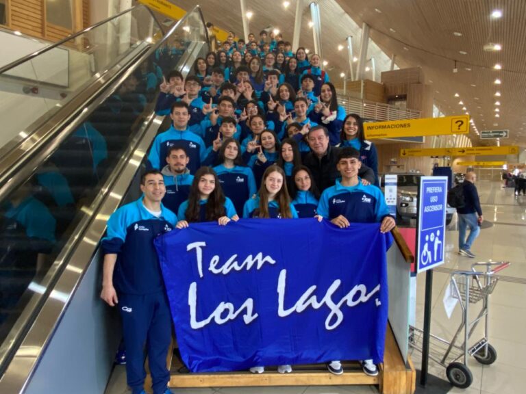 Deportistas de Osorno, Puerto Varas y Castro partieron rumbo a la Región de Coquimbo para competir en los Juegos Deportivos Escolares