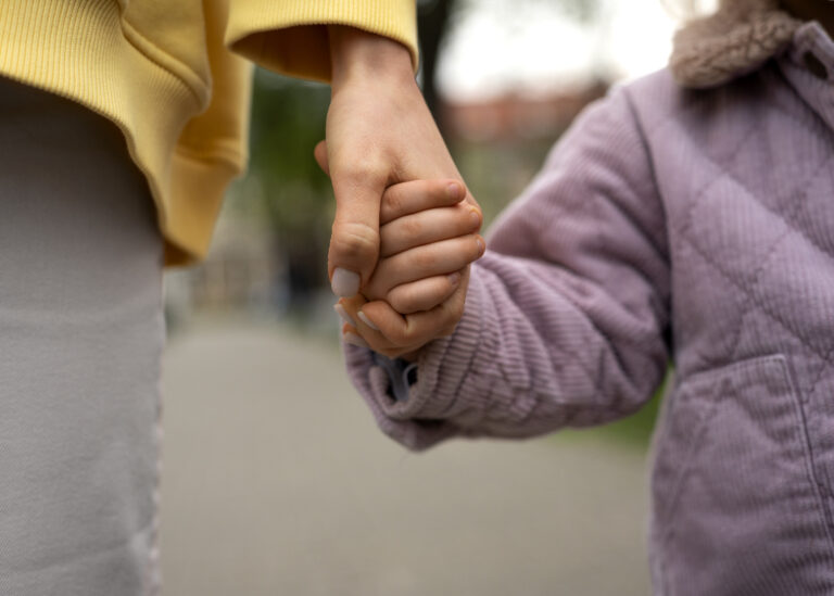 Estudio MinMujer y Unicef: Cerca de $595 mil mensuales cuesta mantener la crianza en Chile