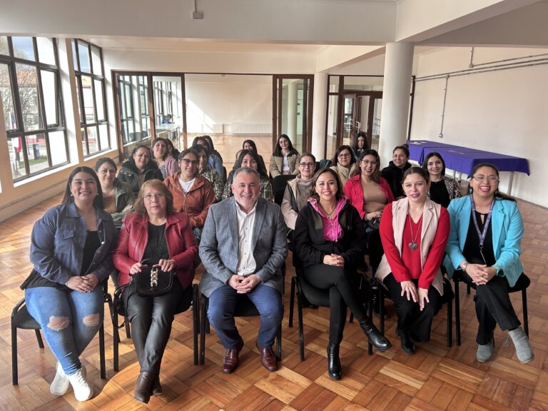 Municipalidad de La Unión entregó fondos concursables a 20 mujeres que son parte  del programa Mujeres Jefas de Hogar.