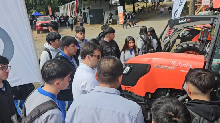 Casi 500 estudiantes participaron en la Ruta del Conocimiento en Sago Fisur 2025