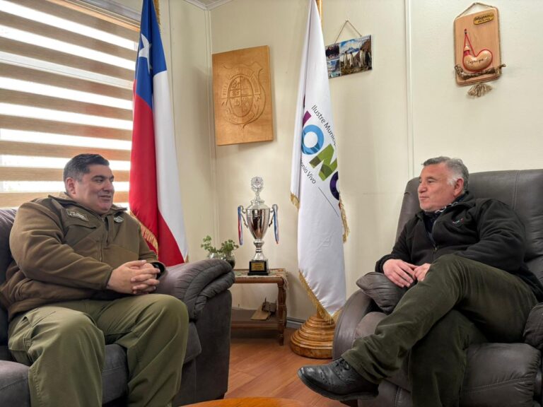 Alcalde Fernando Oyarzún sostiene importante reunión con Prefecto de Carabineros de Chiloé donde plantea una serie de temas sobre seguridad comunal