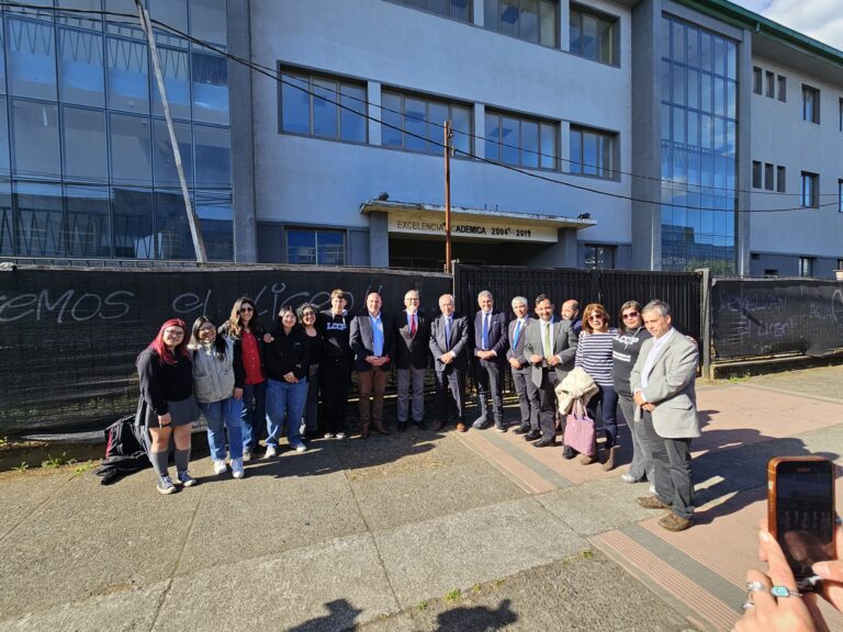 Gobierno Regional anuncia más de $13 mil millones para reanudar las obras del Liceo Carmela Carvajal de Osorno