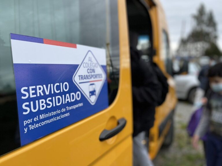 Programa “Vamos a Estudiar con Transporte Escolar Rural” beneficiará a 156 estudiantes de Río Bueno