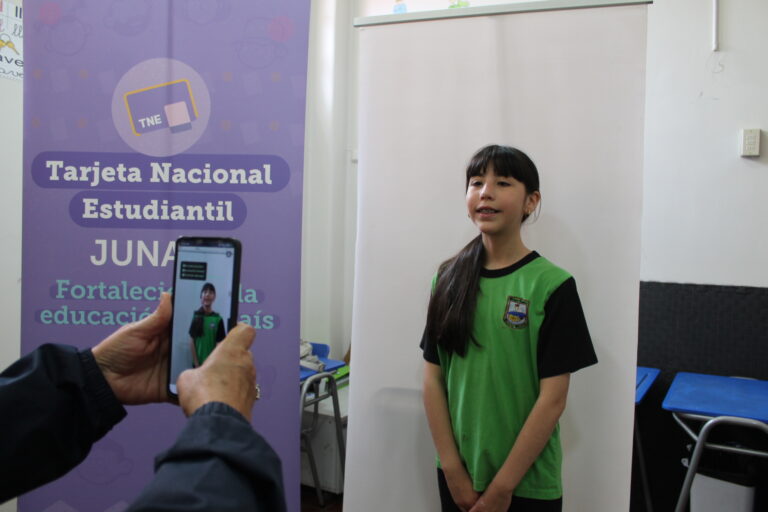 Junaeb despliega módulos de captura fotográfica temprana para estudiantes beneficiarios de la TNE