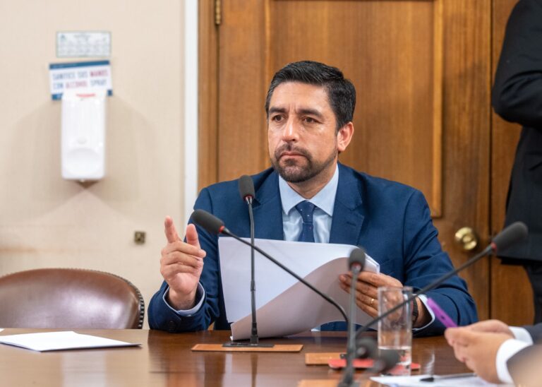Diputado Héctor Barría Angulo oficia a Superintendencia de Educación para que revise PADEM de Osorno y Río Negro ante masivo despido de profesores y asistentes de la educación