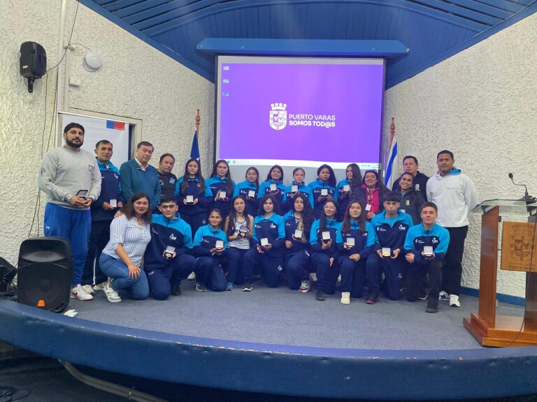 Mindep, IND y la Municipalidad de Puerto Varas rindieron homenaje a deportistas de la región que compitieron en los Juegos Deportivos Escolares y clasificaron a los Juegos Sudamericanos Escolares Asunción 2025