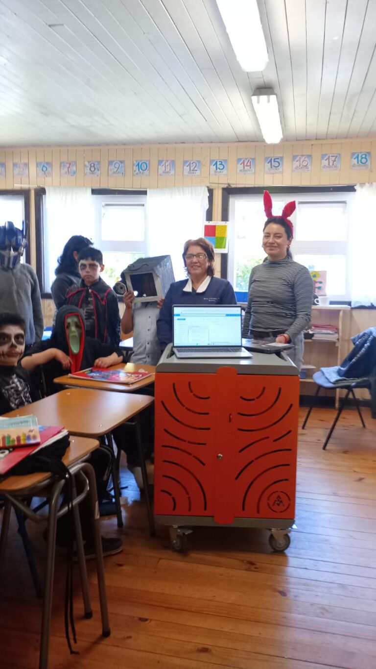 Escuela Lumaco refuerza el cuidado y uso responsable de la tecnología con nuevo carrito tecnológico