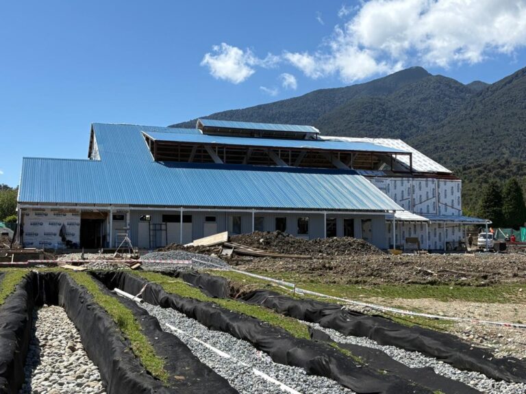 CORE Los Lagos aprueba aumento de presupuesto para la construcción del gimnasio municipal de El Manzano en Hualaihué
