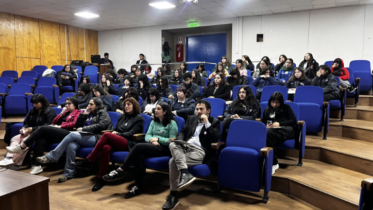 Encuentro de Energía Más Mujeres congregó a más de 70 estudiantes de enseñanza media para motivar la inserción femenina en carreras ligadas al rubro energético
