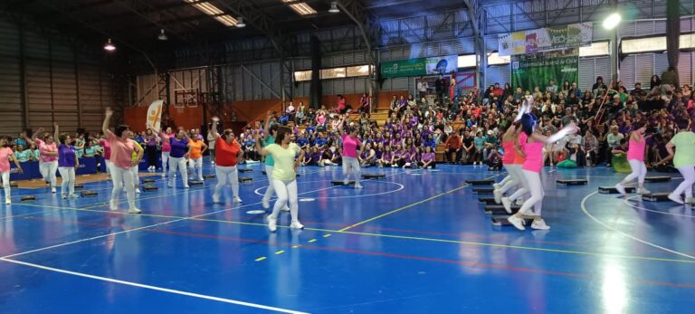 Mujeres de los talleres deportivos del IND participaron en una Muestra de Coreografías en Puerto Montt