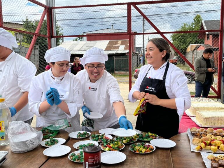 Once navideña junto a adultos mayores marca actividades de fin de año en INACAP Osorno
