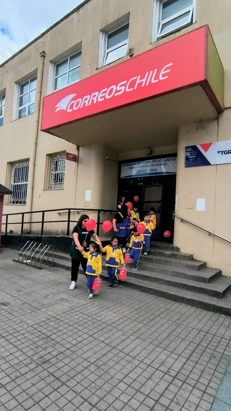 Apadrina un Sueño: CORREOSCHILE LANZA SU CAMPAÑA DE NAVIDAD 2025 EN OSORNO