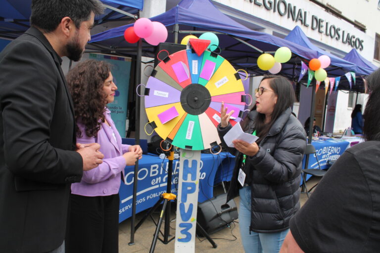 En feria “Junaeb en tu Barrio” lanzan período de postulación y renovación a Becas y Programas