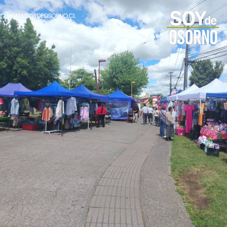 Últimos días de la feria navideña más grande de Osorno en Plaza Pedro Aguirre Cerda