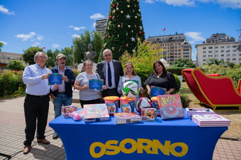 Municipio de Osorno comenzó entrega de regalos de Navidad a más de 4 mil niños y niñas de la comuna