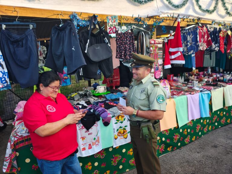 Personal de la Oficina Comunitaria de la 3ª Comisaría Osorno refuerza acciones preventivas en ferias navideñas de Rahue Alto