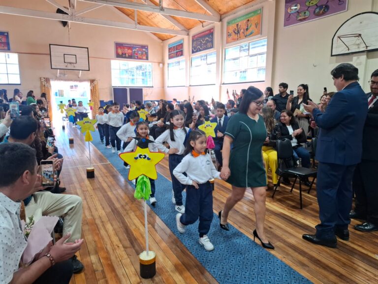 Párvulos de Escuela Efraín Campana Silva festejaron un paso fundamental en su formación