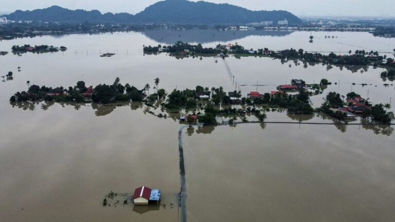 Asia enfrenta devastadoras inundaciones: más de 1.400 muertos y millones de afectados