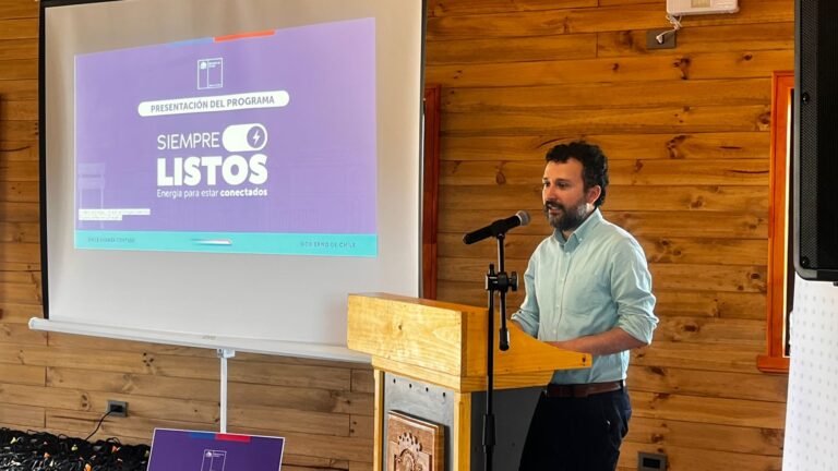 50 familias de Curaco de Vélez reciben kits del Programa “Siempre Listos” 