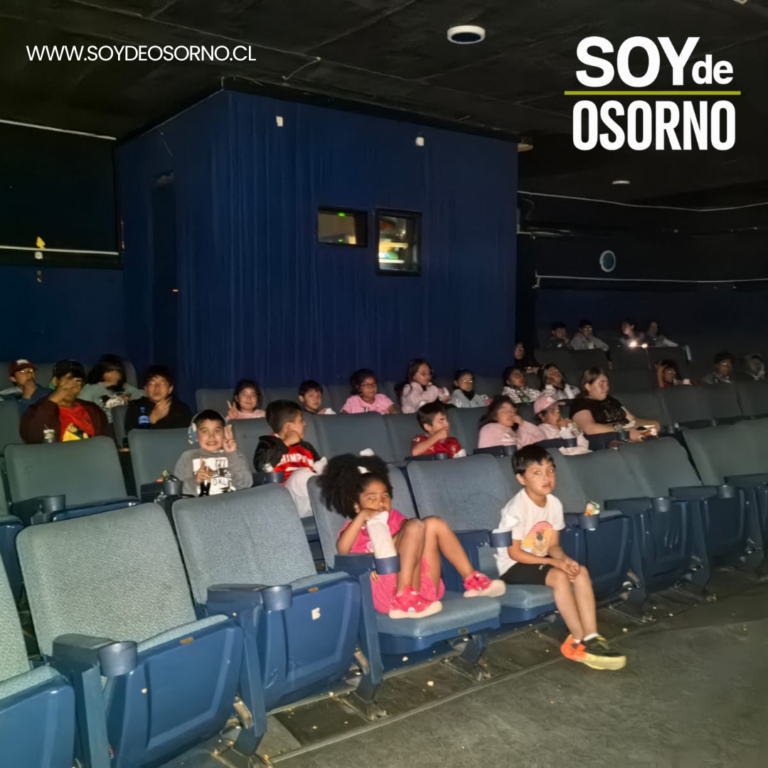 Niños y niñas de Escuela de Verano 2026 vivieron función exclusiva en Cine Lindo