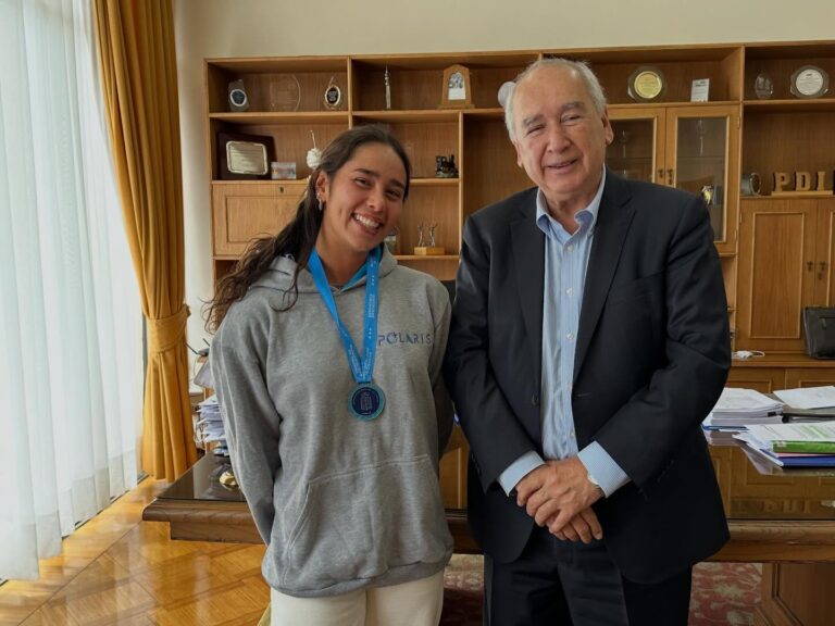 Municipalidad de Osorno reconoce a nadadora Amanda Rodríguez Hadida por destacados logros internacionales