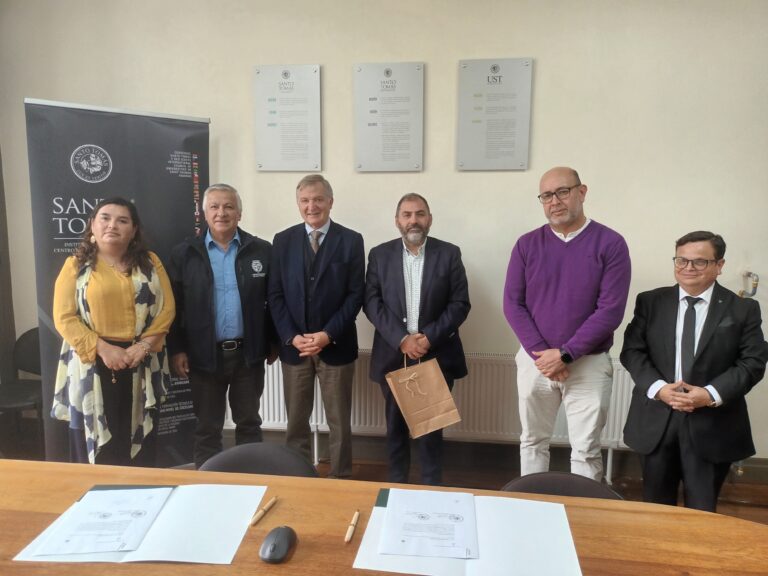 Alcaldes de San juan de la Costa y San Pablo firmaron convenio de colaboración con IP y CFT Santo Tomás Osorno