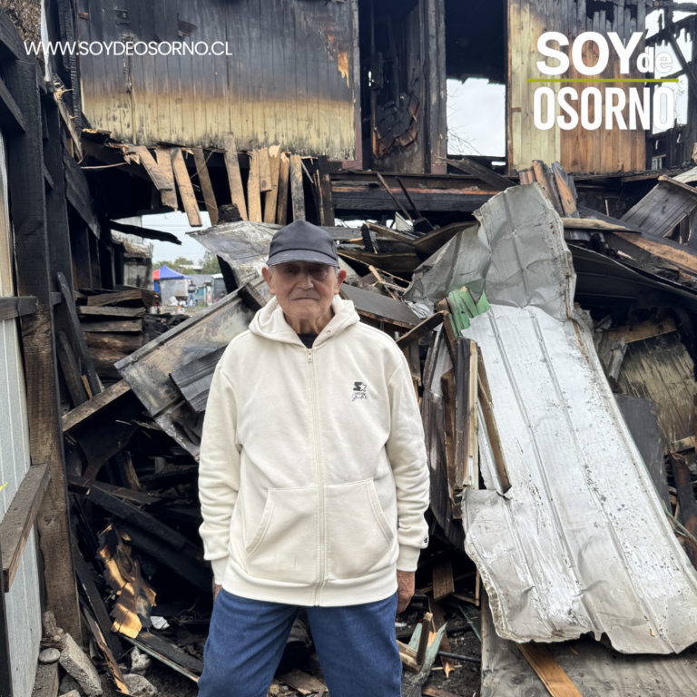 Adulto mayor afectado por incendio en población Quinto Centenario solicita ayuda para retirar escombros