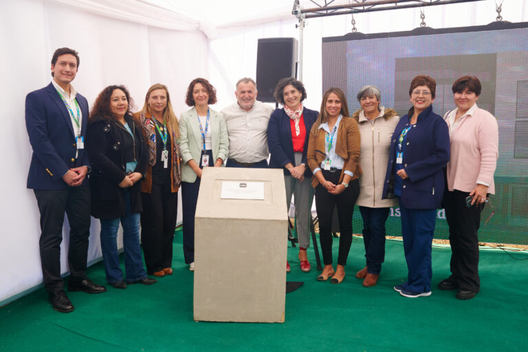Colocan primera piedra de moderno centro Achs en La Unión que abrirá en 2027