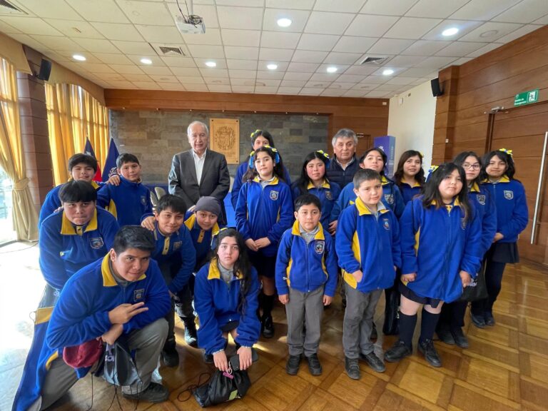 ESTUDIANTES DE ESCUELA RURAL CANCHA LARGA FORTALECEN SU FORMACIÓN CIUDADANA CON VISITA AL MUNICIPIO DE OSORNO