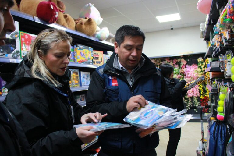 VERIFICAN SEGURIDAD DE JUGUETES EN LA PREVIA DEL DÍA DEL NIÑO