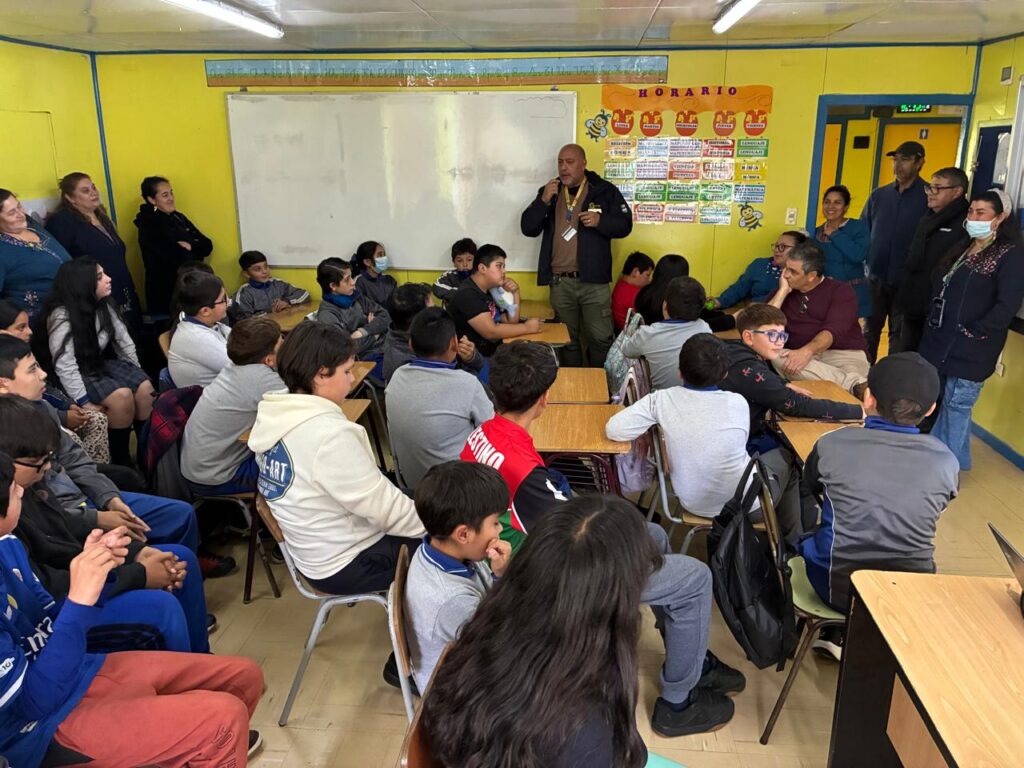 Sernapesca fortalece la educación ambiental marina con jornadas de difusión en establecimientos educacionales de la región