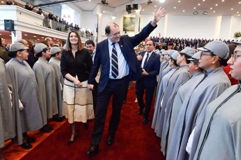 Ministro Iván Poduje aborda primeros seis meses de Gobierno y llama a enfocarse en resolver problemas actuales