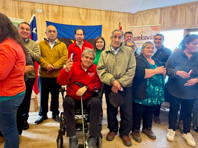 Gobierno Regional inaugura renovada Plaza de Armas de Queilen y nuevo Centro Comunitario en Apeche con inversión cercana a $274 millones