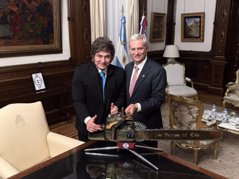 Encuesta Cadem revela creciente desconfianza hacia Argentina tras polémica por el Estrecho de Magallanes