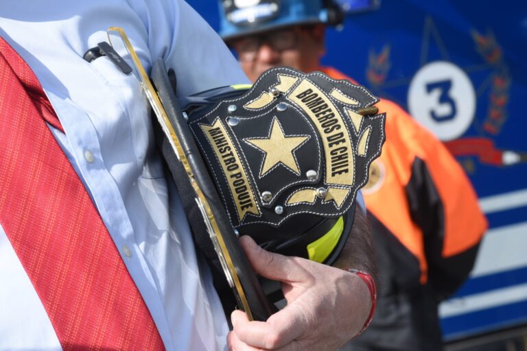Gobierno cumple compromiso con Bomberos e ingresa proyecto de ley que facilita la instalación de cuarteles